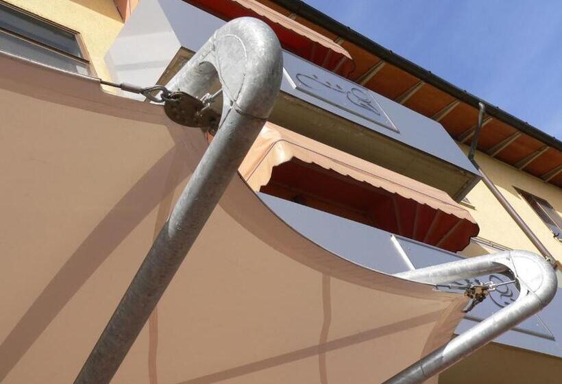 בית מלון כפרי Valmarina