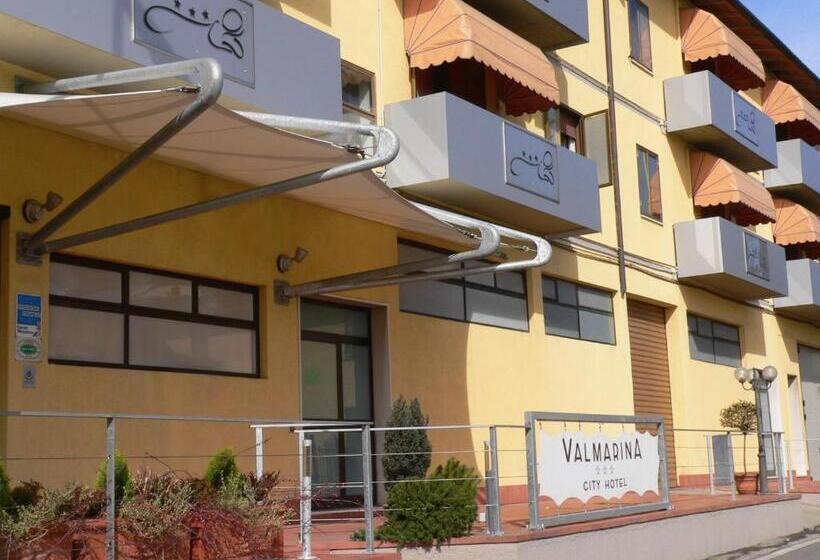 בית מלון כפרי Valmarina