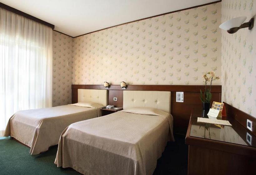 Отель Villa Delle Rose