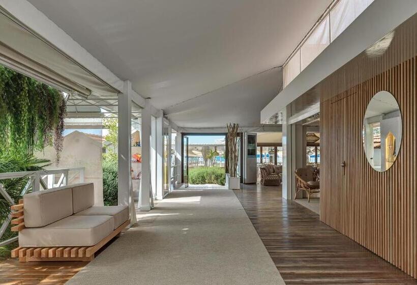 Augustus Hotel & Resort