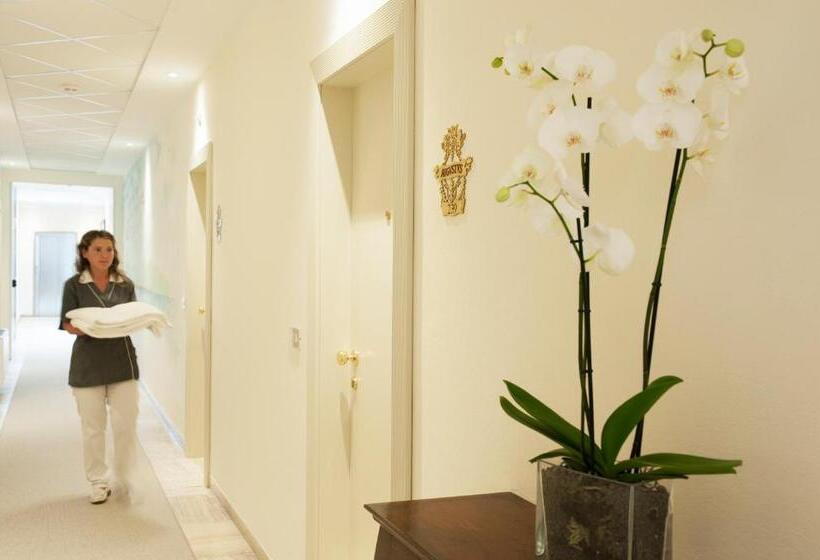 Augustus Hotel & Resort