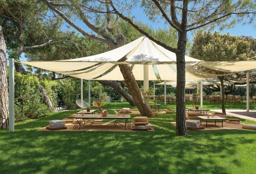 Augustus Hotel & Resort