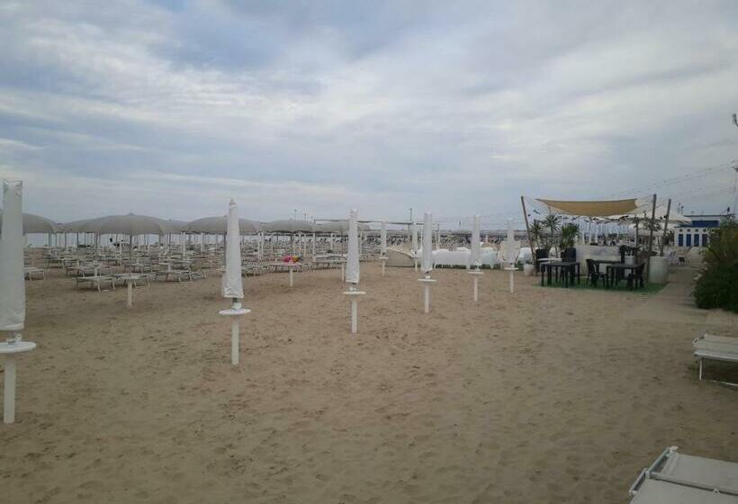 Fronte Mare Centrale Riviera Palace Giulianova Apartment Nei Mesi Di Luglio E Agosto Prenotazioni So