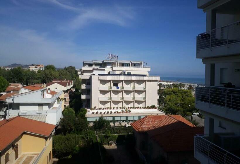 Fronte Mare Centrale Riviera Palace Giulianova Apartment Nei Mesi Di Luglio E Agosto Prenotazioni So