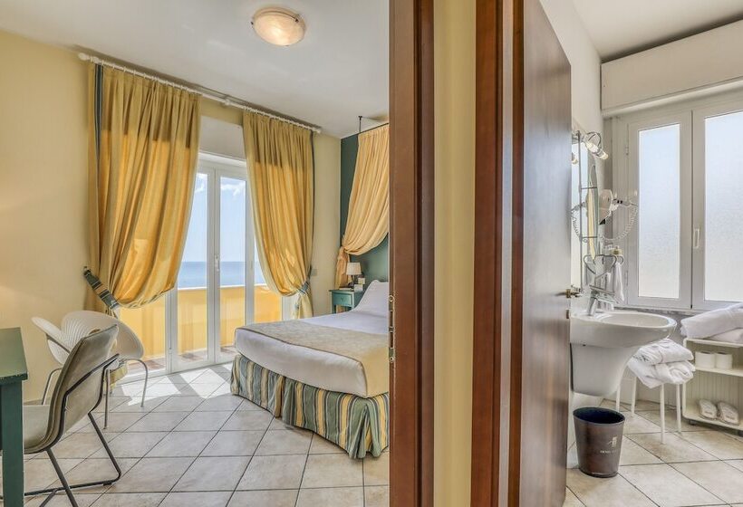 ホテル Albatros Varigotti