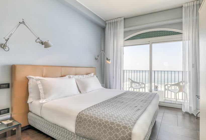 ホテル Albatros Varigotti