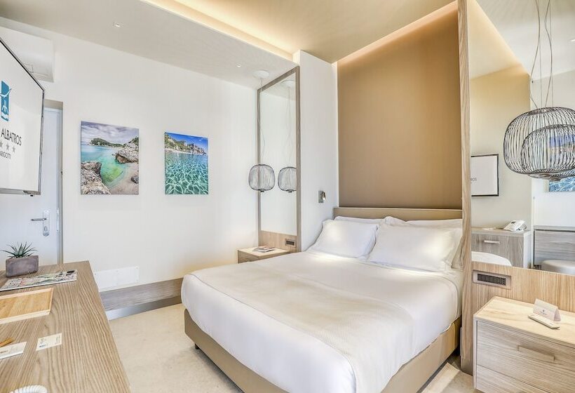 ホテル Albatros Varigotti