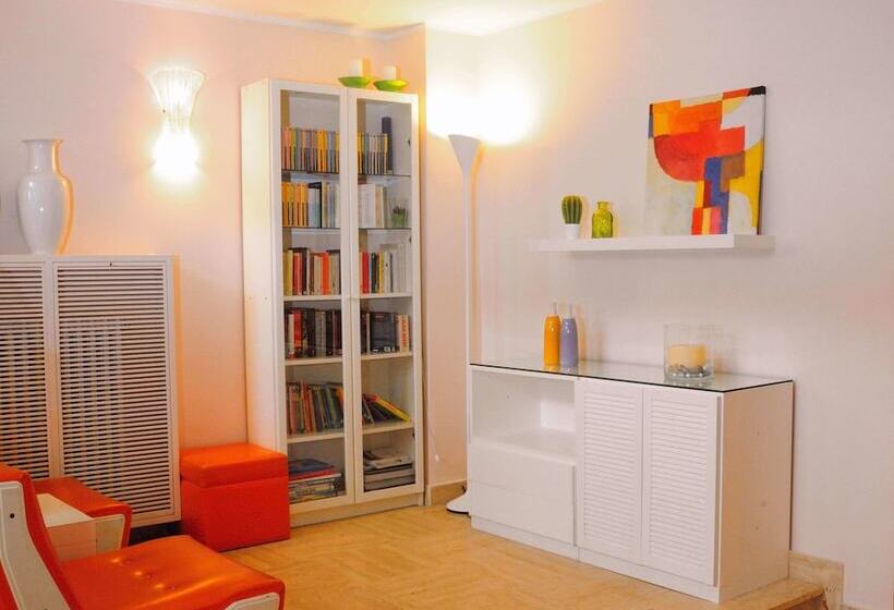 Отель Albergo Punta De L'est