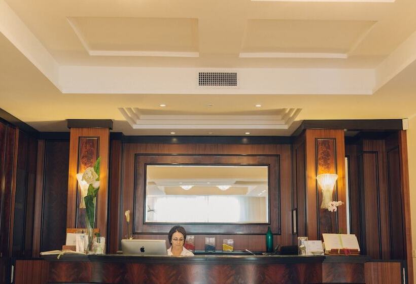 ホテル Albergo Punta De L'est