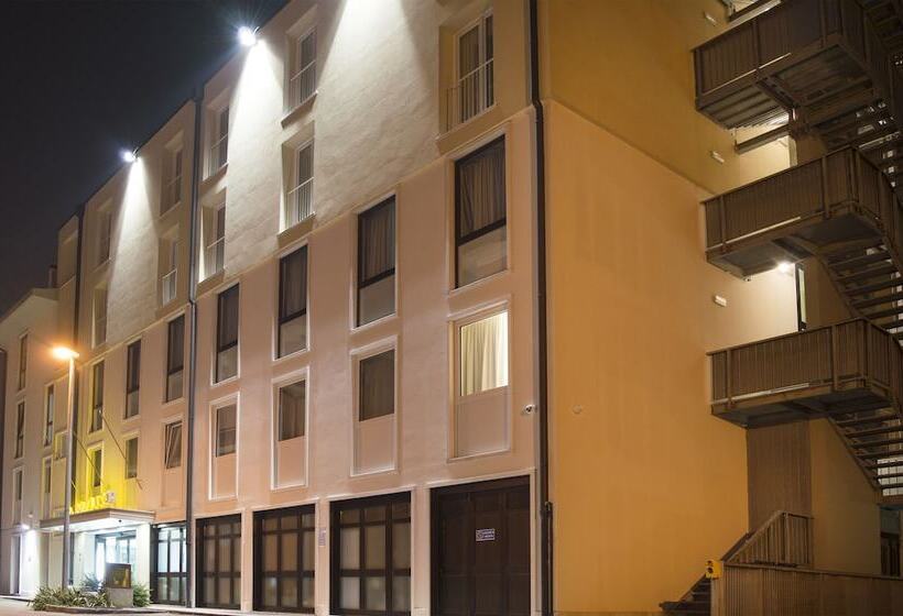 Отель Alexander