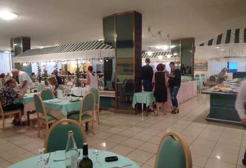 Отель Ambasciatori Palace