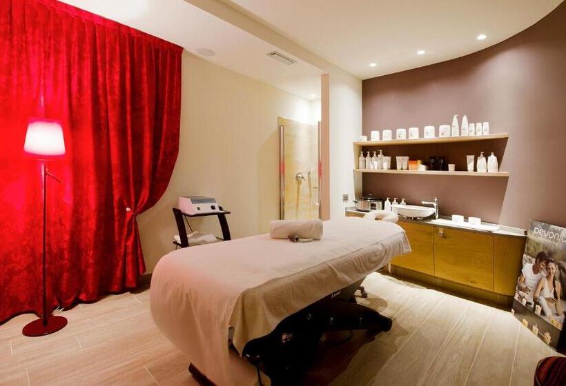 בית מלון כפרי Ambassador