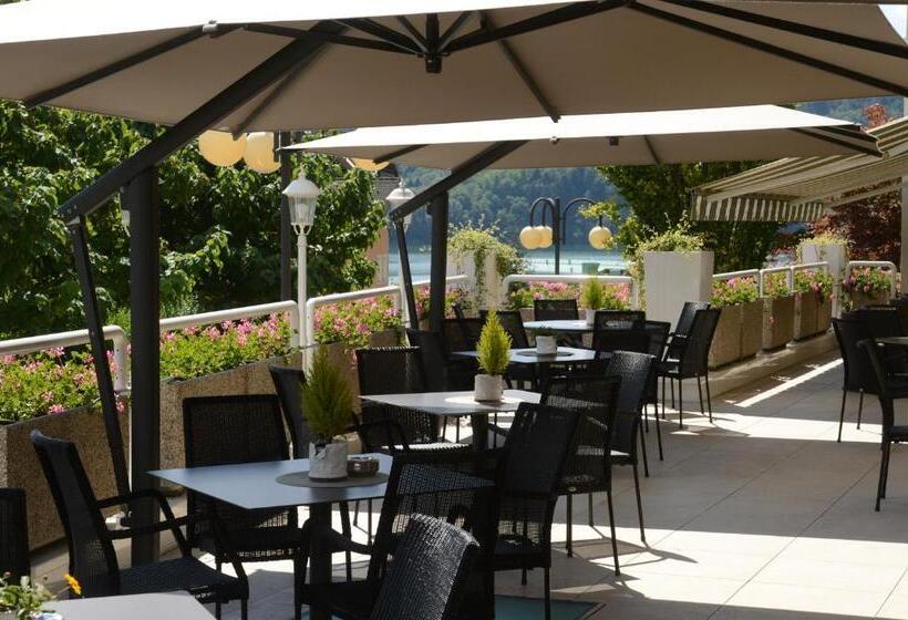 בית מלון כפרי Ambassador