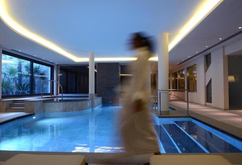 בית מלון כפרי Ambassador