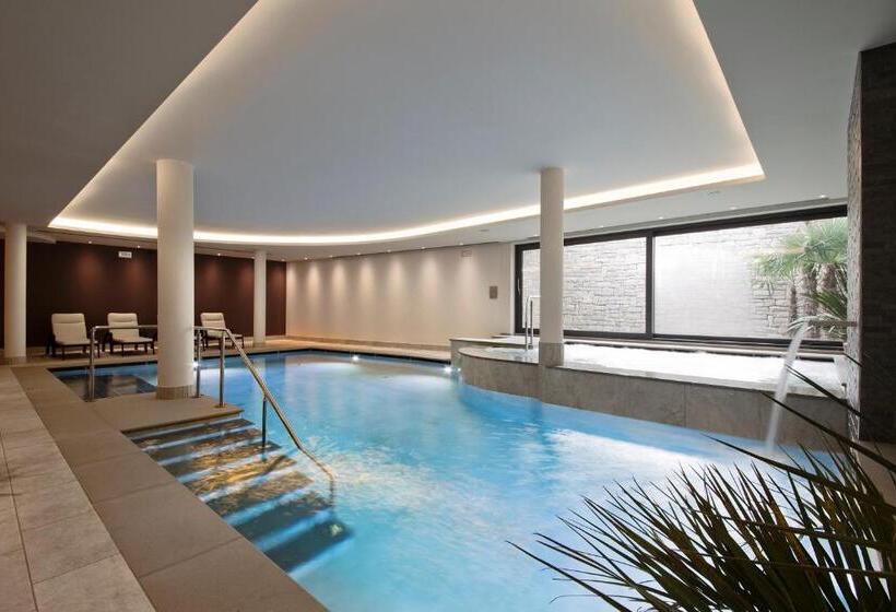 בית מלון כפרי Ambassador