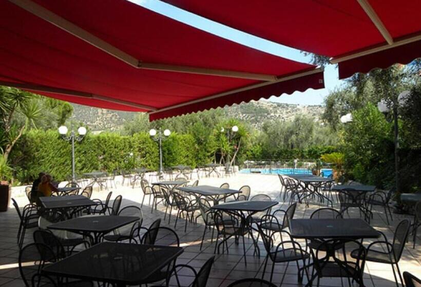 בית מלון כפרי Apeneste