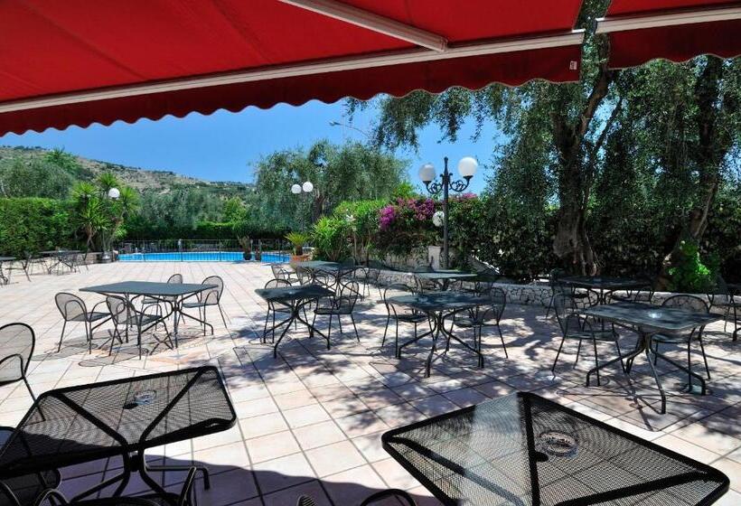 בית מלון כפרי Apeneste