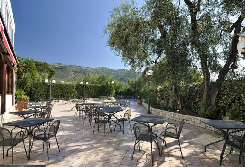 בית מלון כפרי Apeneste