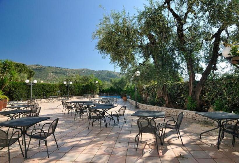 בית מלון כפרי Apeneste