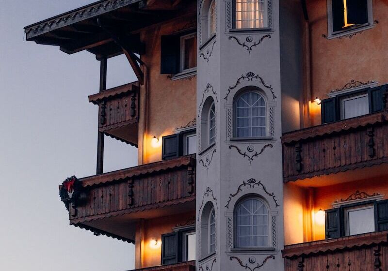 ホテル Brunet  The Dolomites Resort