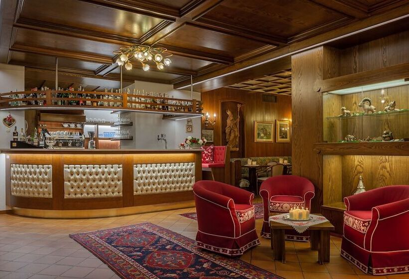 ホテル Brunet  The Dolomites Resort