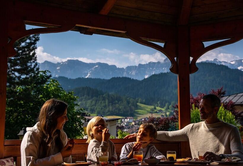 ホテル Brunet  The Dolomites Resort