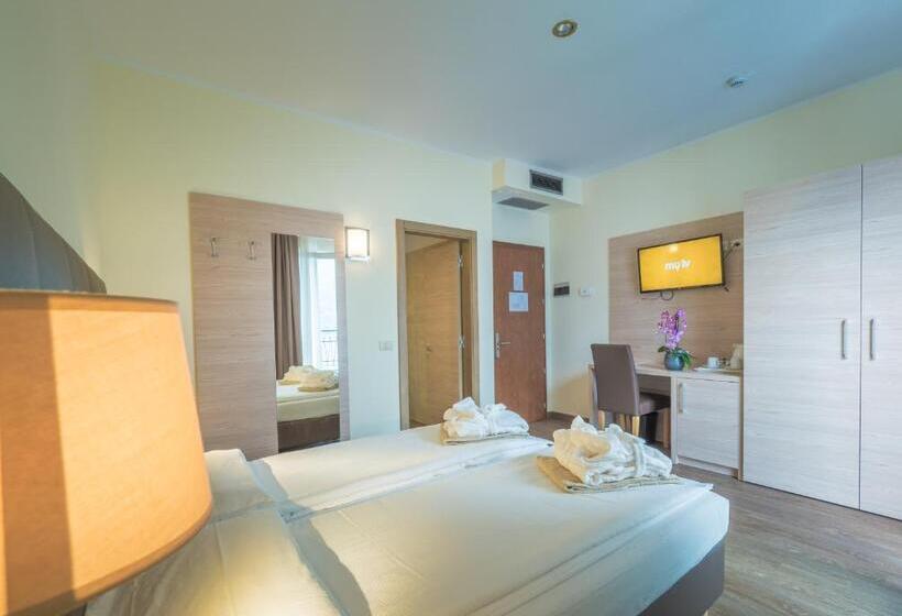 فندق Capo Reamol