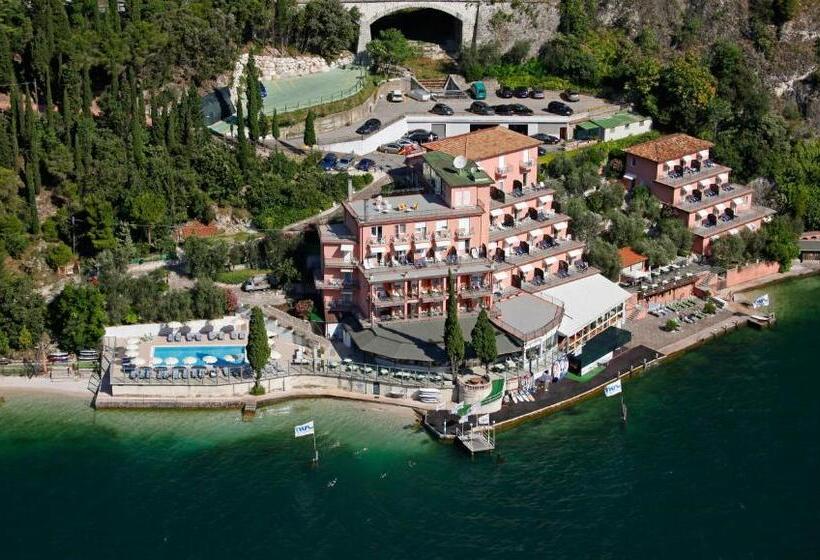 فندق Capo Reamol