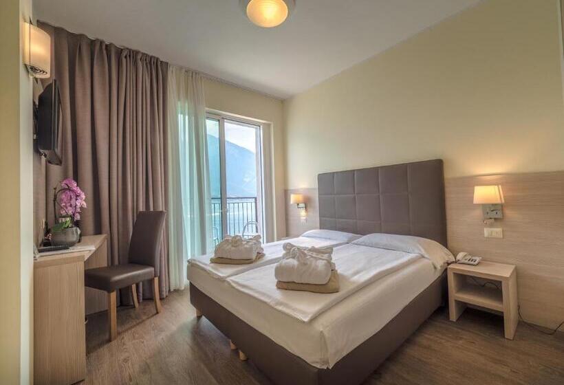 فندق Capo Reamol