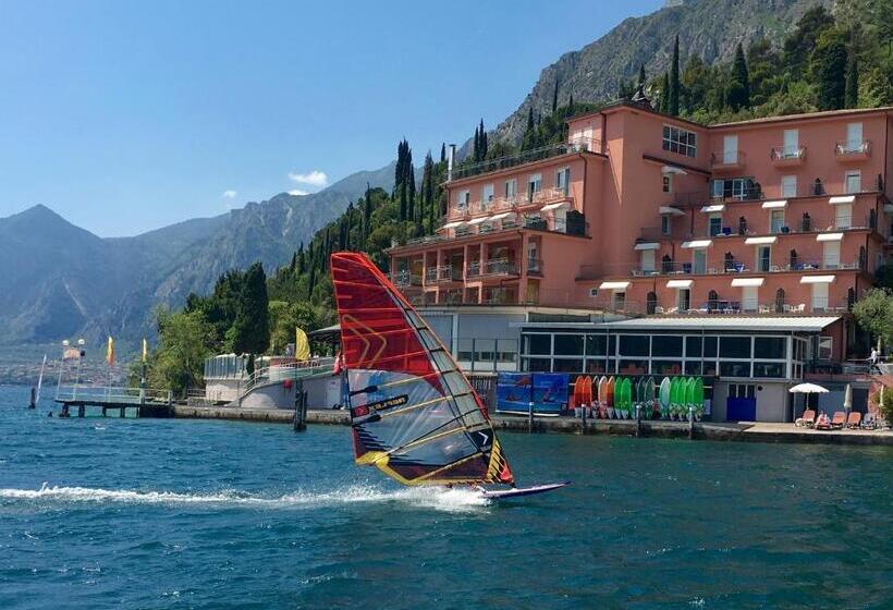 فندق Capo Reamol