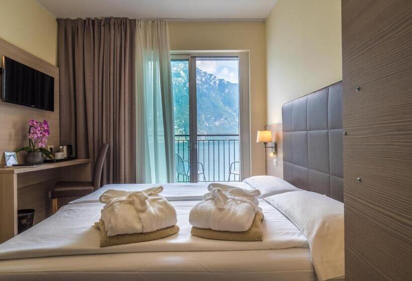 فندق Capo Reamol