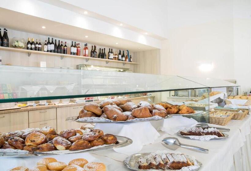 فندق Capo Reamol