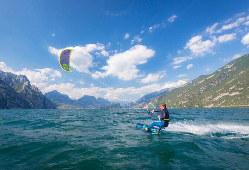 فندق Capo Reamol