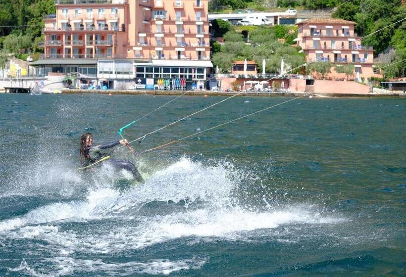 فندق Capo Reamol