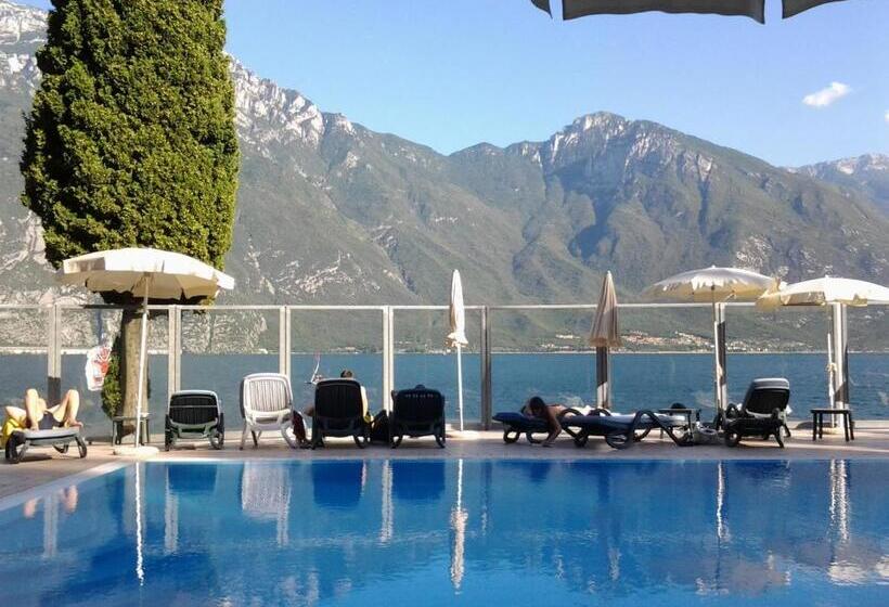 فندق Capo Reamol