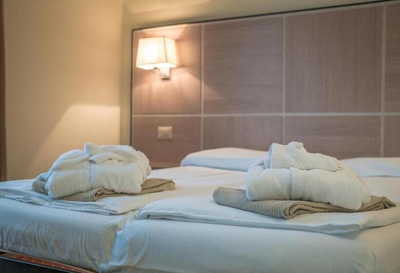 فندق Capo Reamol