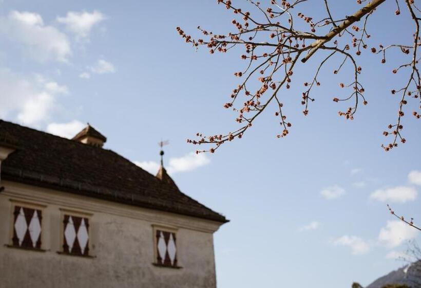 هتل Castel Rundegg