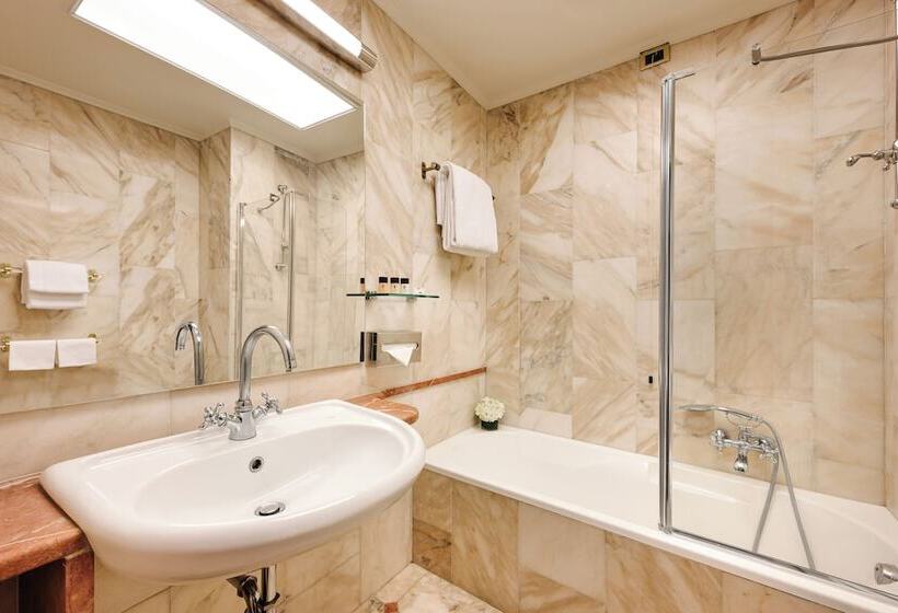 هتل Dei Cavalieri Milano Duomo