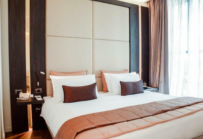 هتل Dei Cavalieri Milano Duomo