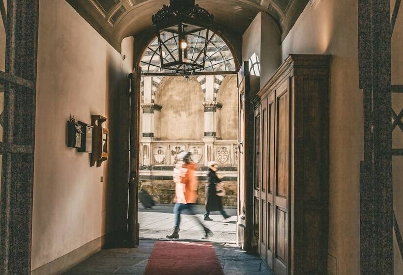 هتل Domus Florentiae