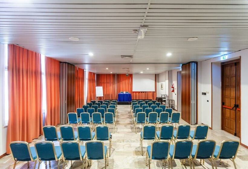 Отель Europa Palace