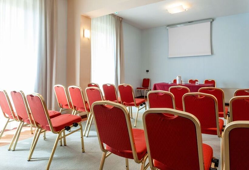 Отель Europa Palace