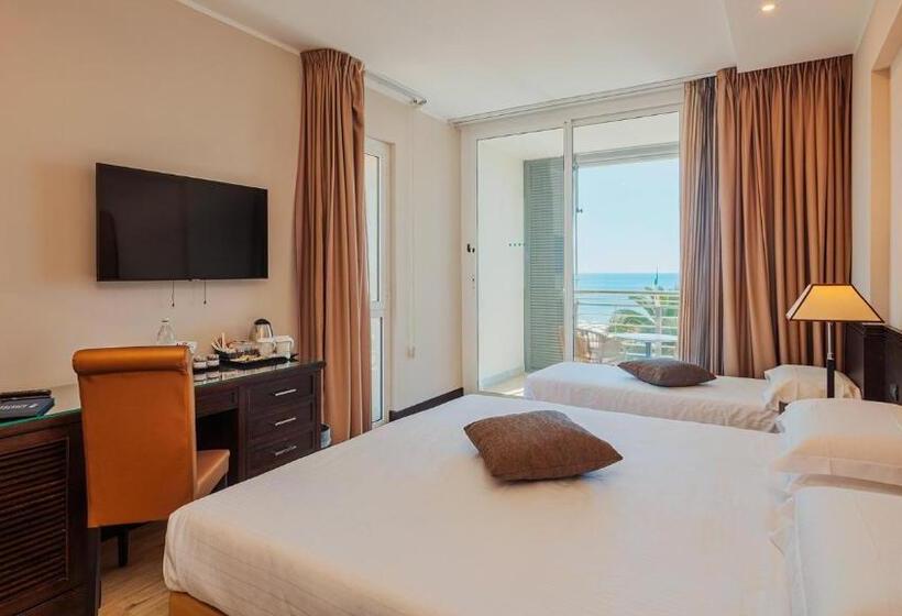 Отель Excelsior