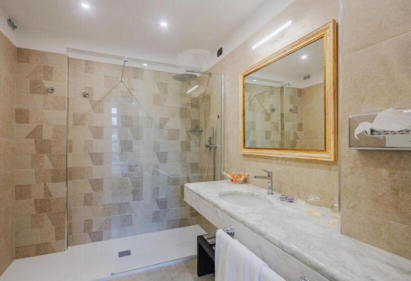 Отель Excelsior