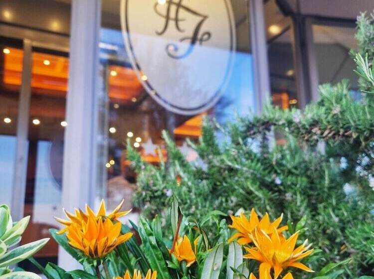 هتل Florida Lerici