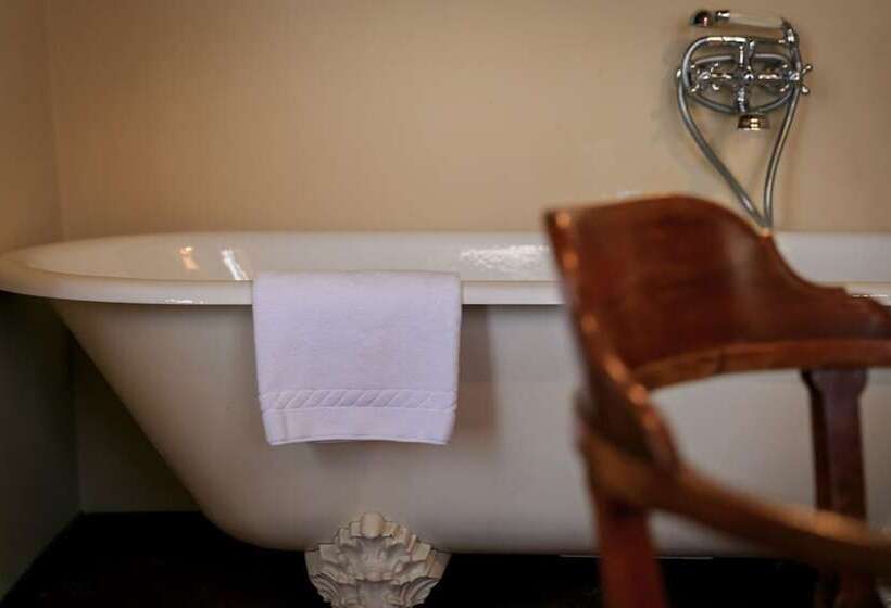 هتل J And J Historic House