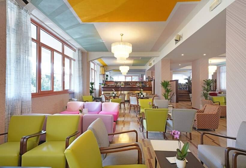 Отель La Perla Bike