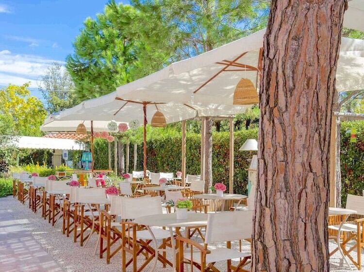 هتل La Pineta Al Mare