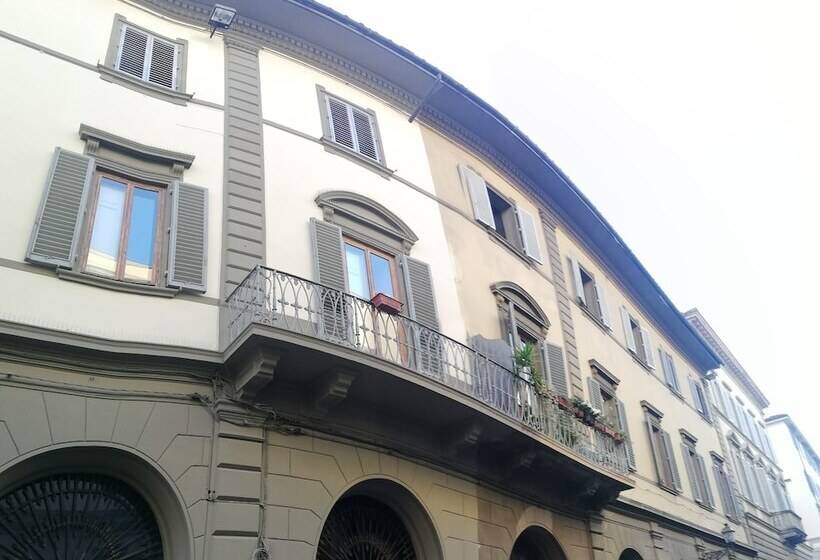 هتل La Residenza Il Maggio B&b