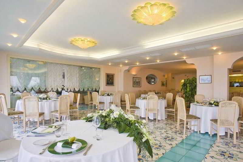 ホテル Le Querce Resort Sea Thermae & Spa